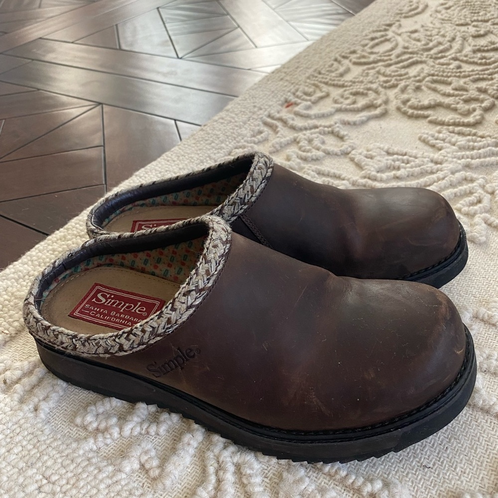 simple mens clogs